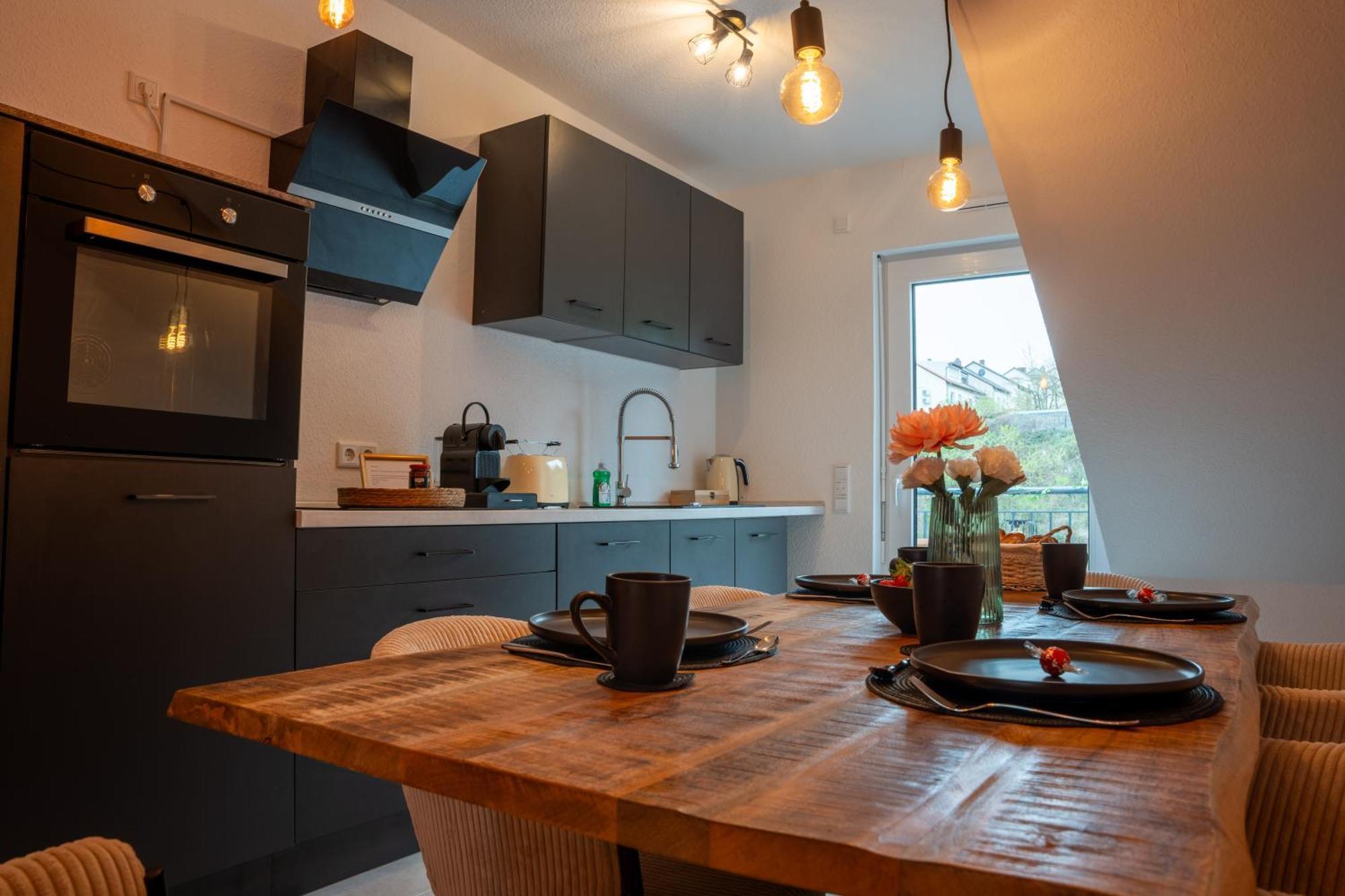 Schlossberg Residences - Design City-Apartment Im Herzen Der Weinstrasse Neustadt an der Weinstraße Екстериор снимка
